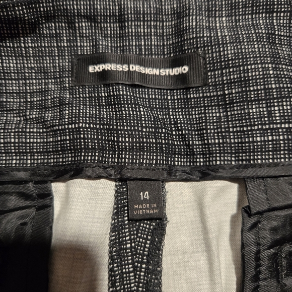 Express Black/White Classic Shorts with Pockets and Belt Loops Size 14 - Picture 2 of 5